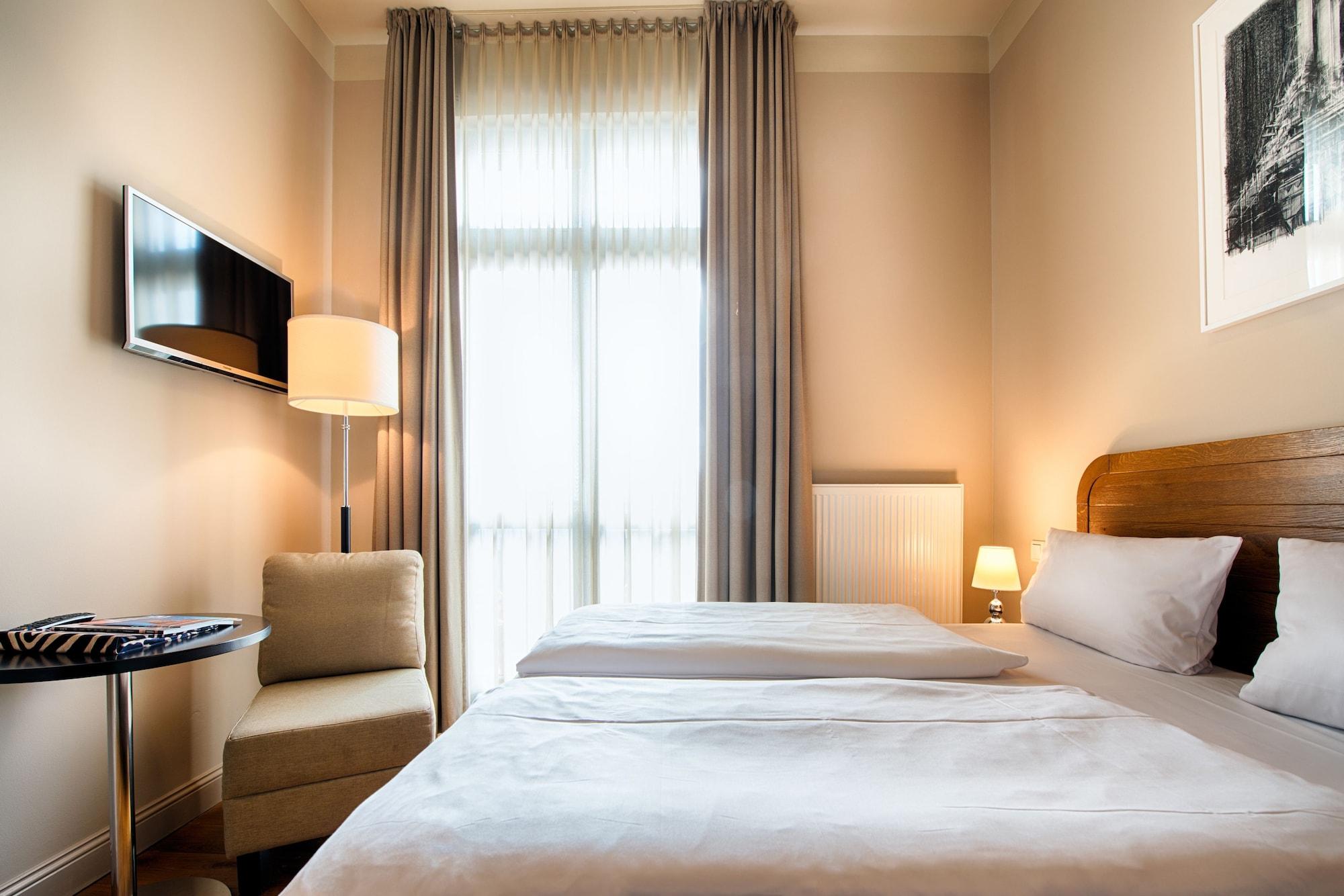 Mondrian Am Checkpoint Charlie 4*