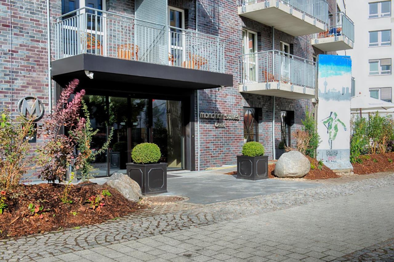 Mondrian Am Checkpoint Charlie 4*